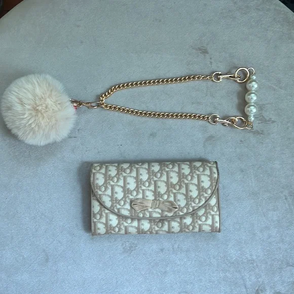 TRADED! VTG Christian Dior Tan Y2K 90s Bow Trotter WOC Clutch Wallet Pearl Chain - Picture 7 of 15